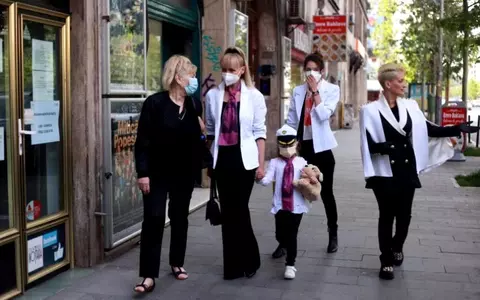 Detalii neștiute de la înmormântarea lui Ion Dichiseanu. Semnificația eșarfei mov pe care a purtat-o toată familia
