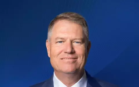 Cum arăta Klaus Iohannis la 17 ani. Fotografia care a devenit virală