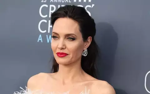 Angelina Jolie, întâlnire secretă cu fostul soț Jonny Lee Miller. Cum a fost surprinsă de paparazzi, în toiul nopții