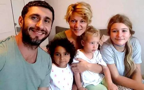 Cum își educă Dana Nălbaru și Dragoș Bucur copiii. Au apelat la metode rare în România