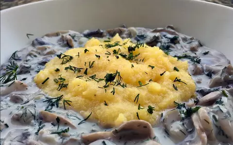 Rețetă de ciulama de ciuperci cu mămăligă