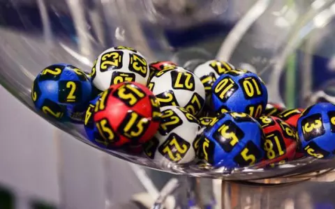 Cine este românul care a câștigat 2,9 milioane de euro la Loto și ce face cu banii