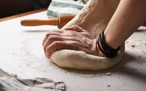 Cum se prepară cel mai bun aluat de pizza. De ce se lasă la dospit 24 de ore