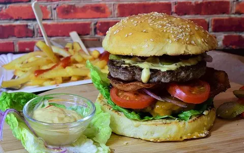 Burger de porc. Cea mai simplă și delicioasă rețetă