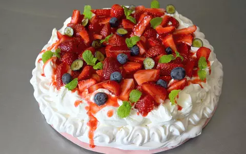 Rețetă pavlova. Desert delicios cu multe fructe