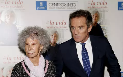 Povestea fascinantă a Ducesei de Alba. La 85 de ani, a renunțat la miliarde de dolari pentru un bărbat mai tânăr!