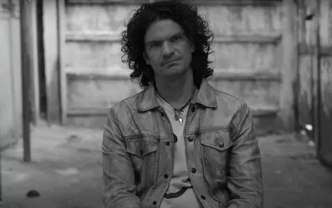 Tudor Chirilă, în videoclipul trupei Taxi: „E regizat, jucat şi filmat de mine”