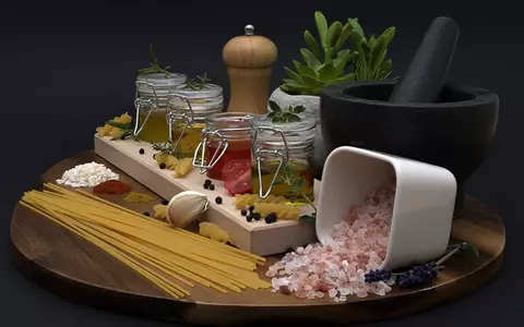 Ce alimente nu expiră niciodată. Cum se păstrează sarea