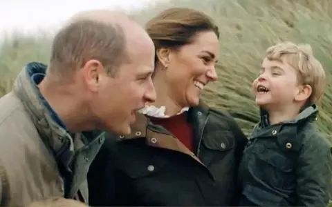 Prințul George a împlinit 8 ani! Fotografia publicată de Kate Middleton a cucerit internetul