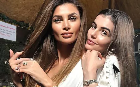 Ramona și Monica Gabor, vacanță de lux în Mykonos. Cum s-au distrat cele două