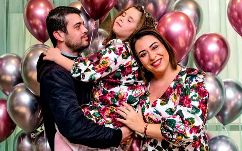 Oana Roman l-a primit acasă pe Marius Elisei: "Tati a dormit cu mami"