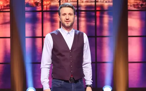 Andi Moisescu revine prezentator la Pe Bune. Cine îl înlocuiește pe Cosmin Natanticu, în rol de căpitan