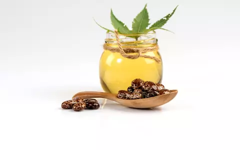 Ulei de ricin - beneficii și tratamente pentru față și păr