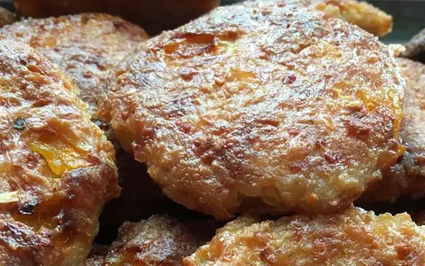Rețetă de chiftele de dovlecei cu brânză. Simplă și gustoasă!