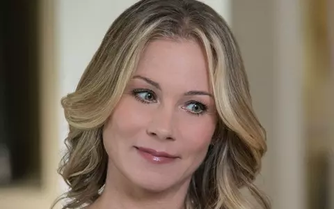 Christina Applegate, alias Kelly Bundy, diagnosticată cu scleroză multiplă. Anunțul sfâșietor al actriței