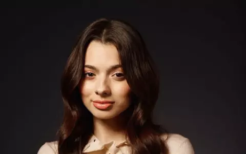 Laura Bretan de la Românii au Talent, premiată cu Discul de Aur pentru primul album. Alături de ce mare artiști a cântat