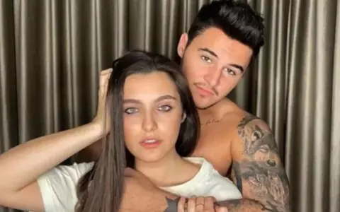 Alexia Eram, întâlnire cu mama lui Mario Fresh. Cum s-au fotografiat cele două