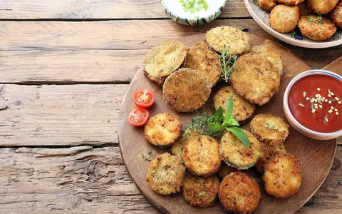 Rețetă de dovlecei pane la cuptor. Gustos și ușor de preparat