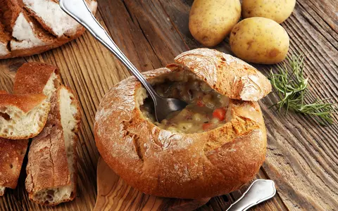 Rețetă de ciorbă de fasole în pâine. Secretul gustului aromat!