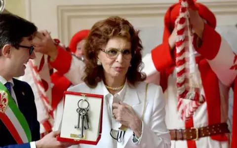 Cum arată Sophia Loren, la 87 de ani. Ce ținută a purtat actrița la un eveniment în Florența