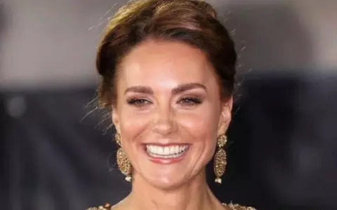 Ce secret ascunde rochia purtată de Kate Middleton la premiera James Bond. Mesajul din spatele țiutei