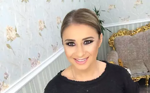 Anamaria Prodan s-a dus la mănăstire și a cerut sfatul preotului. Cu cine s-a fotografiat