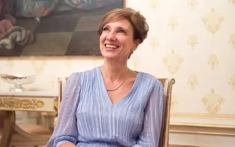 Cum s-a îmbrăcat Carmen Iohannis în prima zi de școală. Geanta costă peste 1200 de euro