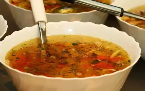 Rețetă de ciorbă de dovlecei de post. Delicioasă și dietetică