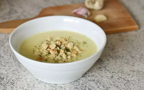 Rețetă de supă cremă de conopidă. Ușor de preparat