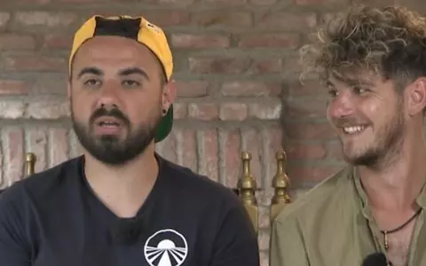 Lidia Buble și Cuza, sărutați pe rând de o tânără, la Asia Express: „Să mă pupe pe gât...”