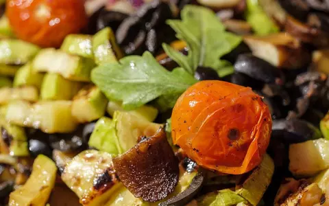Rețetă de ghiveci de legume cu vinete. Ușor de preparat!