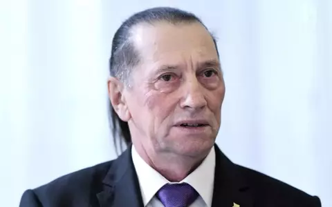 Ivan Patzaichin este înmormântat azi, cu onoruri militare. Imagini cu zeci de coroane de flori, de la Clubul Dinamo