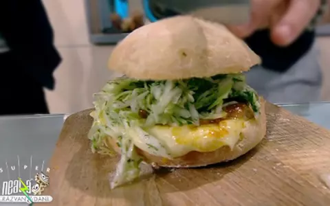 Cum se prepară hamburgerul românesc al lui chef Nicolai Tand