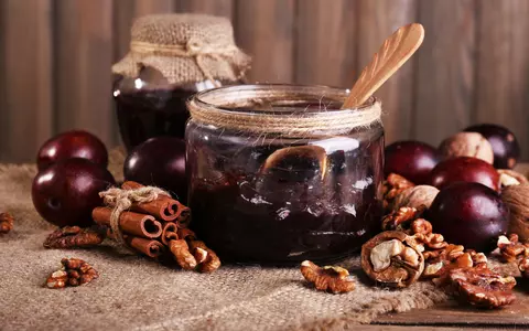 Rețetă de magiun de prune cu nuci. Nu conține zahăr
