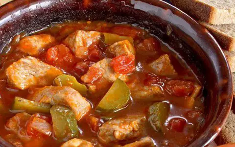 Mâncare cu gogonele și carne. O rețetă surprinzătoare