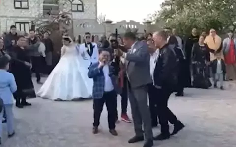 Focuri de armă la o nuntă unde a cântat Adrian Minune. Primele declarații ale manelistului: „Ei și-au asumat...”