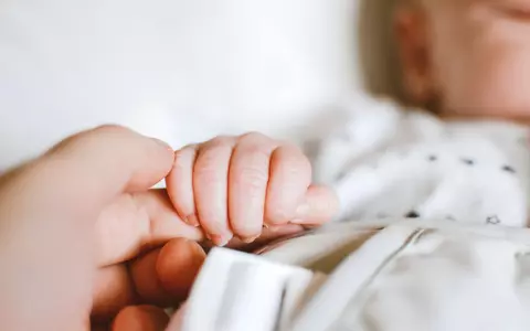 Un bebeluș de 13 zile din Iași a fost infectat cu COVID-19! În ce stare de sănătate se află și ce se întâmplă cu mama lui