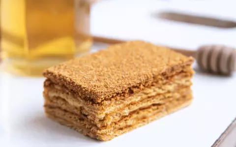 Rețetă pentru prăjitura Albinuța. Un desert delicios!