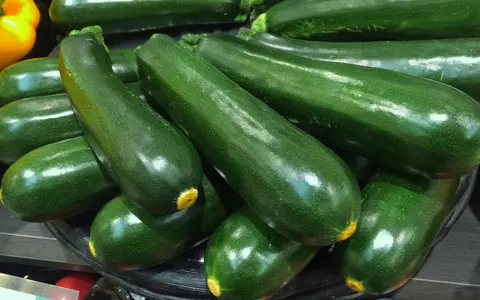 Rețetă dovlecei umpluți cu carne tocată și orez. Ușor de gătit
