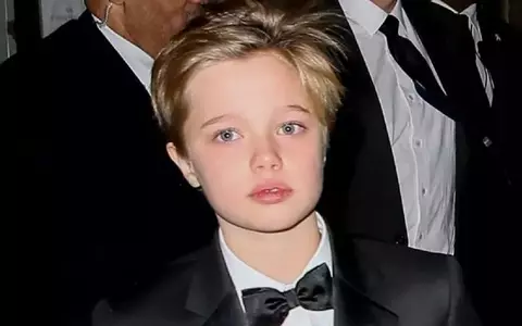 Shiloh, fiica Angelinei Jolie, pentru prima dată în rochie, după ce s-a spus că vrea să fie băiat. Seamănă leit cu actrița