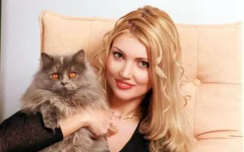 O mai ții minte pe Iulia Frățilă? Cum arată și cu ce se ocupă la 12 ani de când s-a retras de la TV