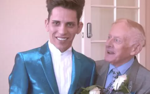 Florin Marin, românul care a fost căsătorit cu preotul britanic Philip Clements, are un nou iubit: „Vacanțele mi le plătește omul meu”