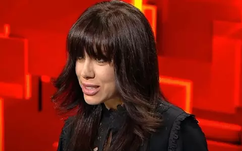 Cum se îmbracă Denise Rifai când nu e la emisiune. Așa arată în rochie scurtă și în colanți