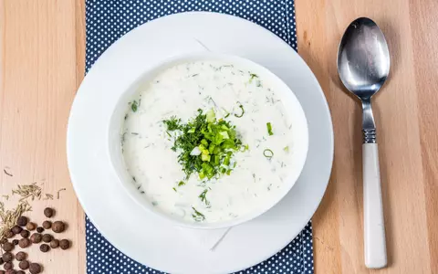 Rețetă de ciorbă de foi cu lapte. Aromată și plină de vitamine
