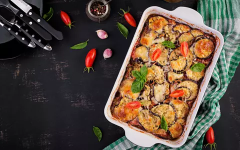 Rețetă de vinete la cuptor cu cașcaval. Ușor de gătit