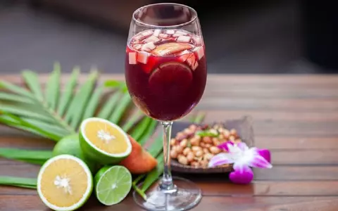 Rețetă de Sangria. Perfectă pentru tine și prietenii tăi!