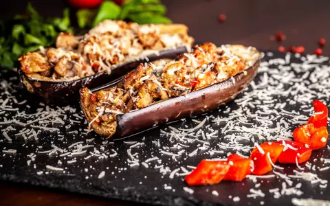 Rețetă de vinete umplute cu ciuperci. Un deliciu!