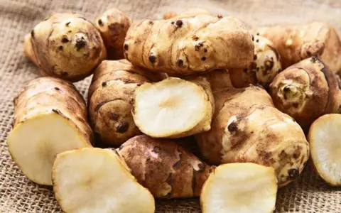 Cum se consumă topinamburul, leguma care taie foamea și curăță toxinele din corp