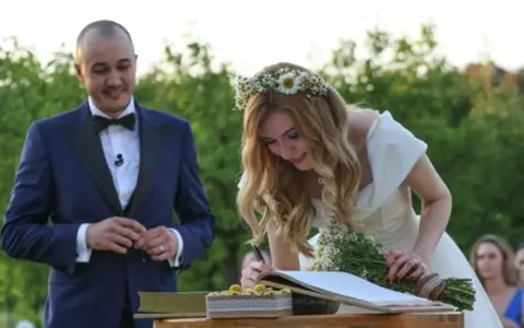 Ce se întâmplă în ultimul episod din „Căsătoriți pe nevăzute”. Sunt invitați la o petrecere specială