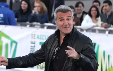 Dan Bittman s-a vaccinat? Artistul, surprins la mall, unde se intră doar cu certificat verde: "E o întrebare..."